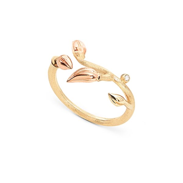 Ole Lynggaard Ring Blooming i 18 karat rødguld med 3 blade i rosa guld og 1 brillant 0,01ct TW.VS, blank